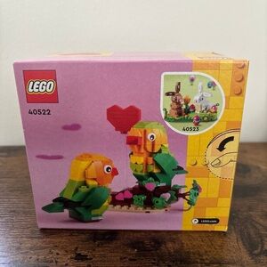 New LEGO Vibrant Lovebirds with Heart 40522